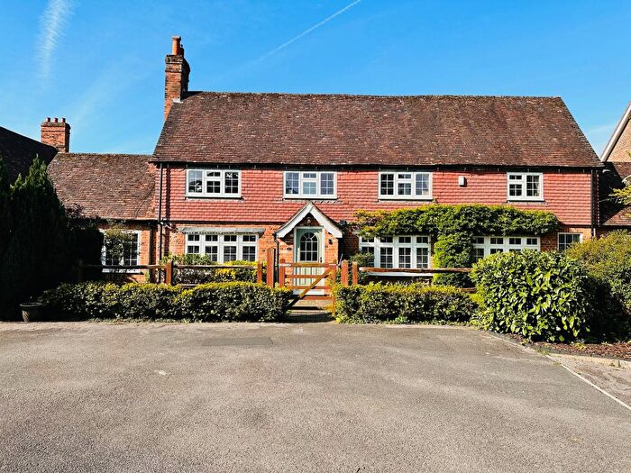 4 Bedroom Detached House For Sale In Swan Drive, Aldermaston, Reading, Berkshire, RG7