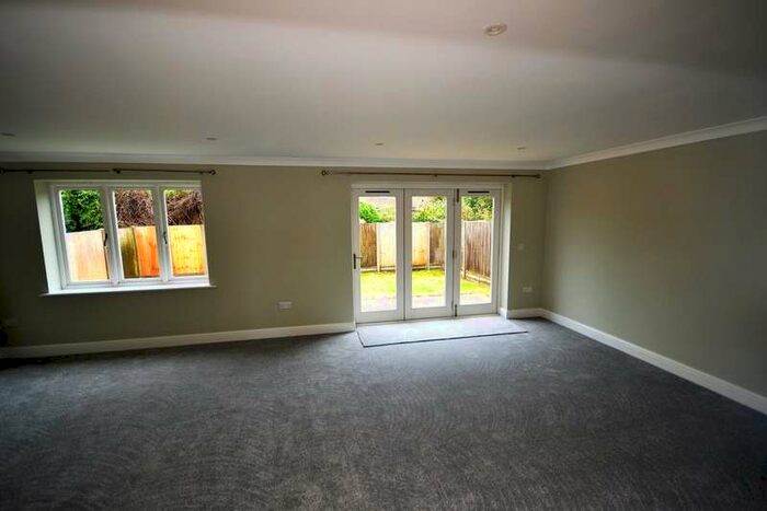 5 Bedroom Detached House To Rent In Hythe Road, Dymchurch, TN29