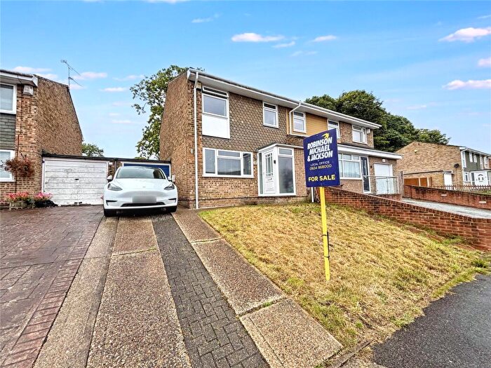 3 Bedroom Semi-Detached House For Sale In Abinger Drive, Lordswood, Kent, ME5