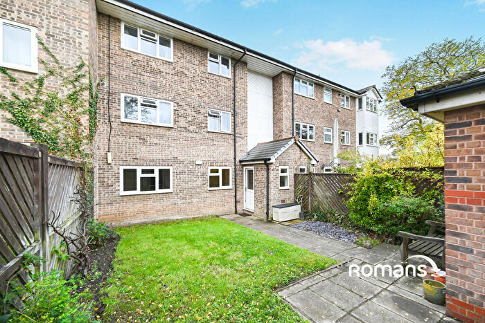 2 Bedroom Flat To Rent In St. Andrews, Bracknell, Berkshire, RG12