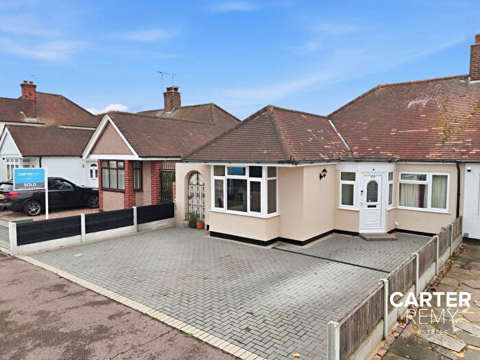 3 Bedroom Semi-Detached Bungalow For Sale In Heathview Road, Grays, RM16