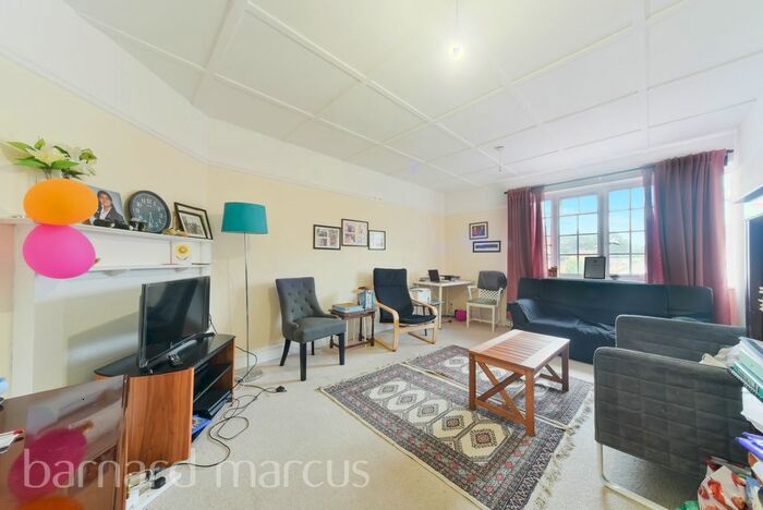 4 Bedroom Flat To Rent In Waterloo Road, Epsom, KT19
