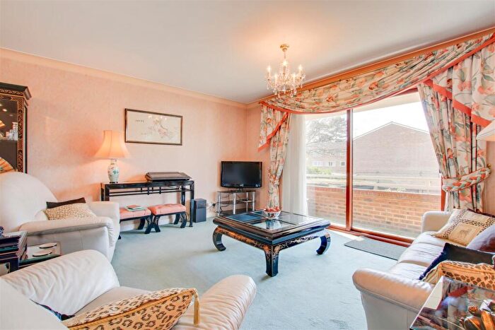 2 Bedroom Flat To Rent In Trentham Lodge, EN1