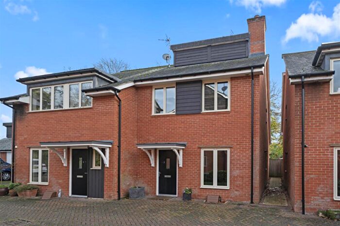 3 Bedroom House For Sale In White Hart Close, Ripley, Woking, GU23