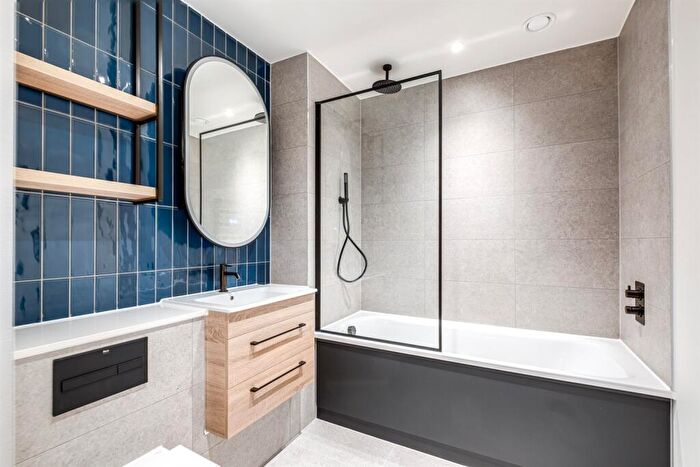 1 Bedroom Apartment To Rent In Belmont Wharf, Glasswater Locks, B4