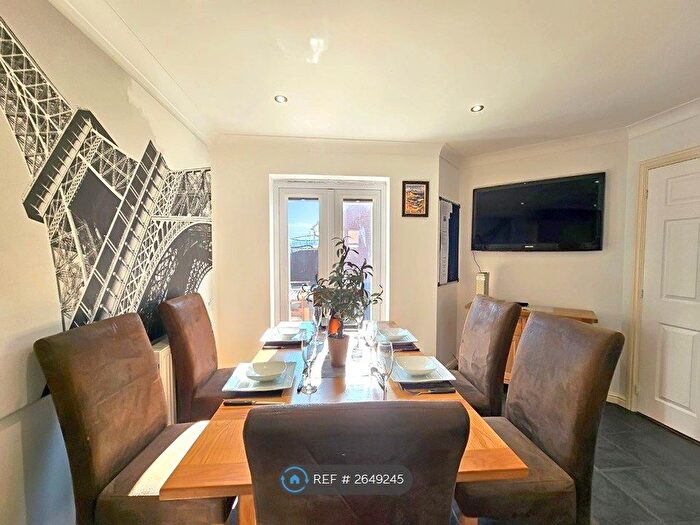 3 Bedroom Semi Detached House To Rent In Boughton Way, Gloucester, GL4