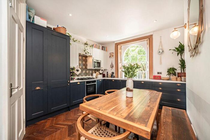 2 Bedroom Flat For Sale In Barnsbury Road, London, N1