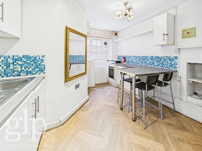 3 Bedroom Flat To Rent In Queen Alexandra Mansions, Hastings Street, WC1H