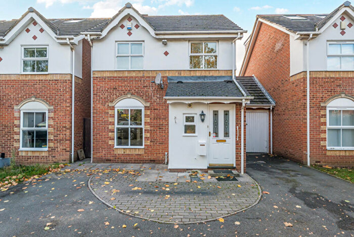 3 Bedroom Link Detached House For Sale In Brough Close, Richmond Road, Kingston Upon Thames, KT2
