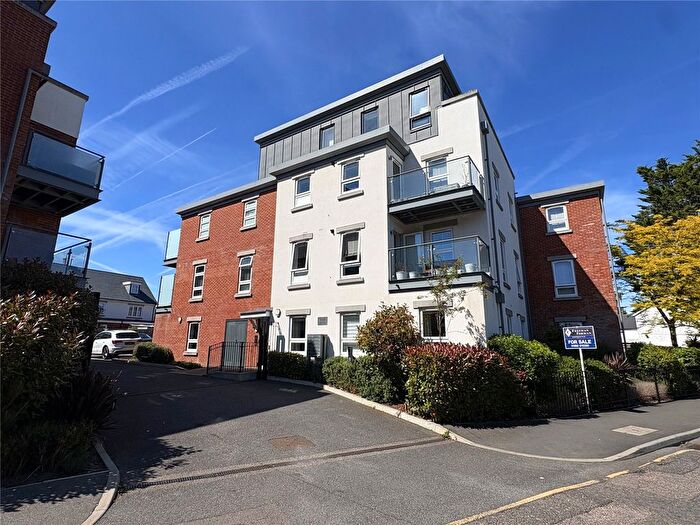2 Bedroom Flat For Sale In Goods Station Road, Tunbridge Wells, Kent, TN1