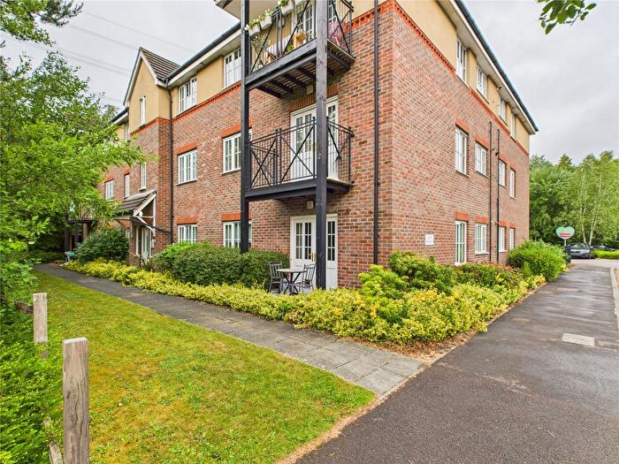 2 Bedroom Flat For Sale In Whitsbury House, Twyford Close, Fleet, Hampshire, GU51