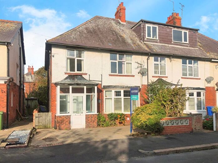 3 Bedroom End Terrace House For Sale In Roundhay Road, Bridlington, YO15