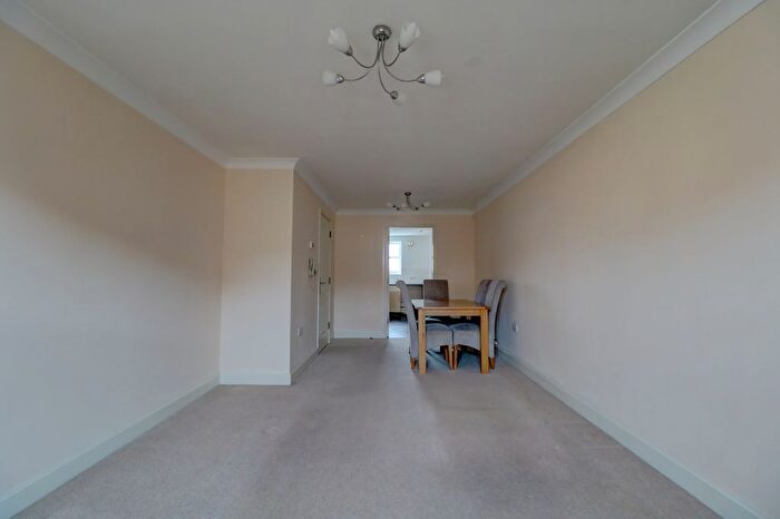 2 Bedroom Flat For Sale In Running Foxes Lane, Singleton, Ashford, TN23