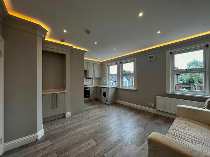 2 Bedroom Flat To Rent In Hitherfield Road, Streatham, SW16