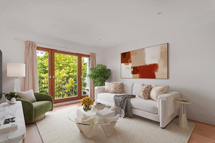 2 Bedroom Duplex For Sale In Kingsland Road, London, E2