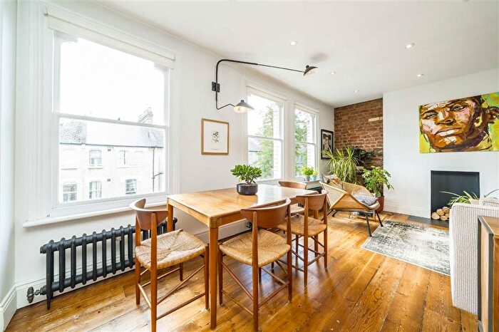3 Bedroom Flat To Rent In Lakeside Road, Brook Green, W14