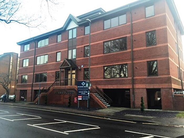 1 Bedroom Flat To Rent In Hazelwick Avenue, Crawley, RH10