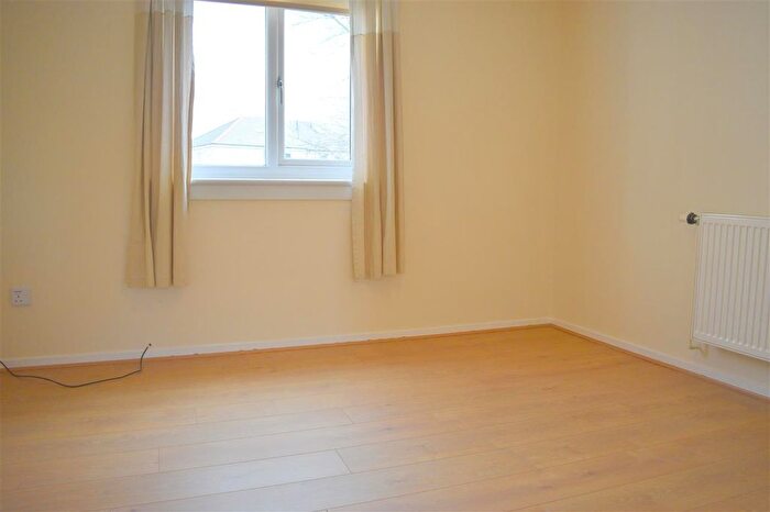 2 Bedroom Flat To Rent In Carwadric Road, Thornliebank, Glasgow, G46