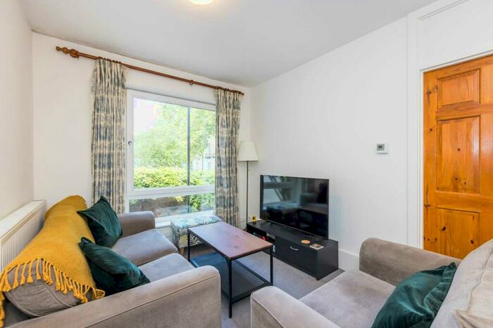 2 Bedroom Apartment To Rent In Lonsdale Place, Barnsbury, N1