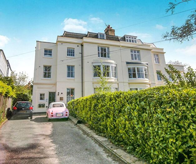 1 Bedroom Flat For Sale In Grove Hill Gardens, Tunbridge Wells, Kent, TN1
