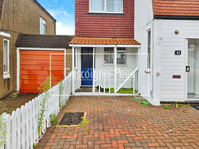 1 Bedroom Apartment To Rent In Cedarcroft Road - Chessington, KT9