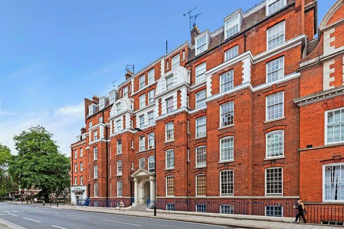 3 Bedroom Flat To Rent In Hunter Street, London, WC1N