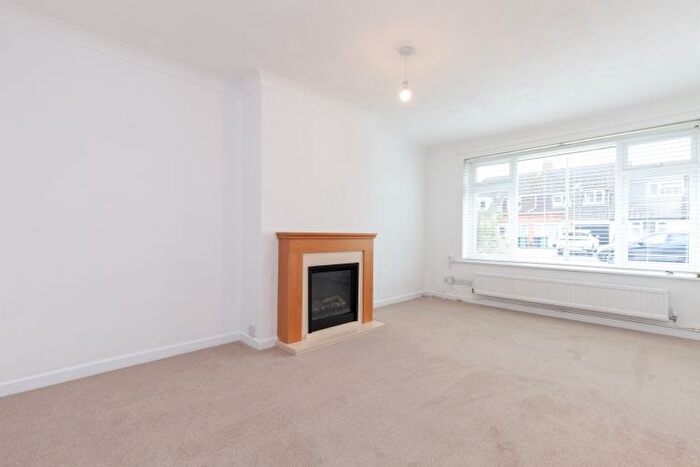 2 Bedroom Bungalow To Rent In Farm Road, Abingdon, OX14