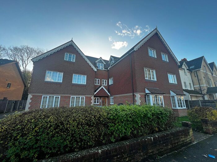 2 Bedroom Flat To Rent In Holmesdale Road, Reigate, RH2