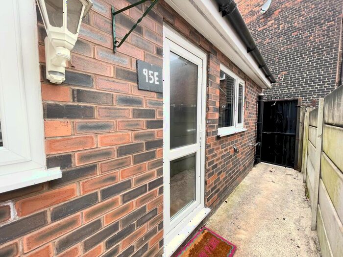 2 Bedroom Flat To Rent In Manchester Road, Chorlton, Manchester, M21