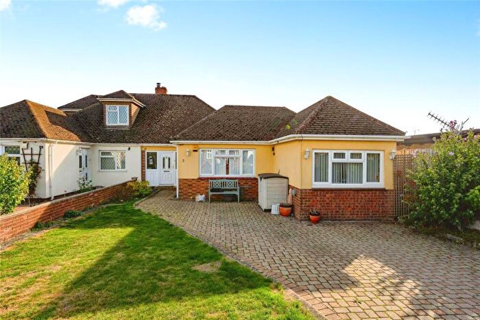 3 Bedroom Bungalow For Sale In Elm Avenue, Caddington, Luton, Bedfordshire, LU1