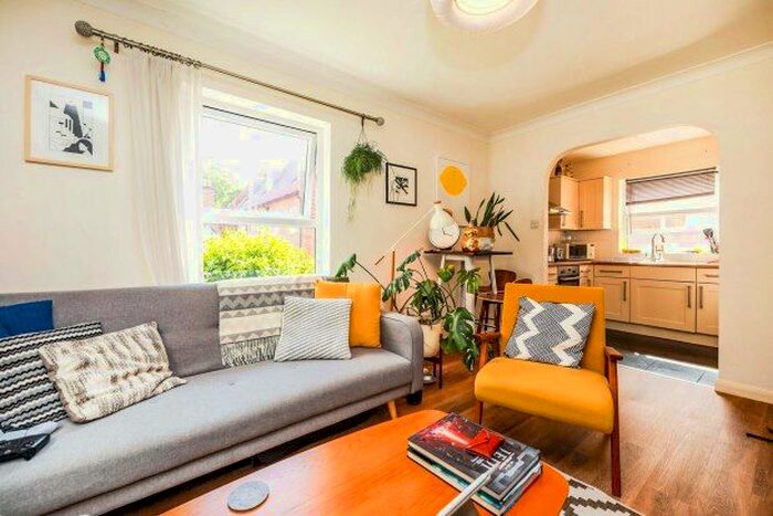 1 Bedroom Flat To Rent In Martyr Court, Guildford, GU1