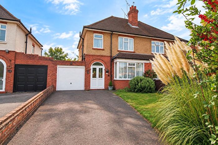 3 Bedroom Semi Detached House For Sale In St. Michaels Road, Tilehurst, Reading, RG30