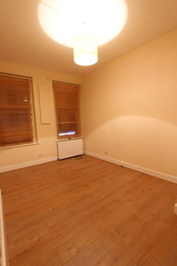 2 Bedroom Flat To Rent In North End Road, London, W14