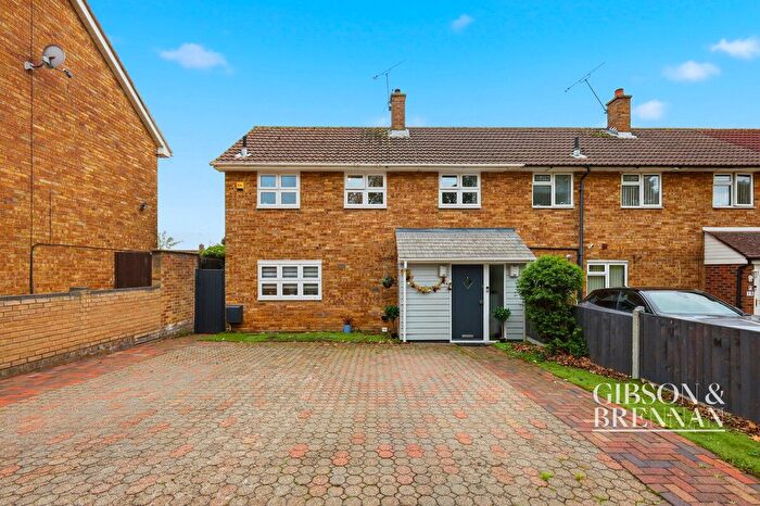 3 Bedroom End Of Terrace House For Sale In Quendon Road, Basildon, SS14