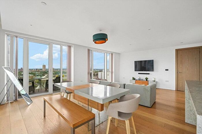 3 Bedroom Flat To Rent In Vaughan Way, London, E1W