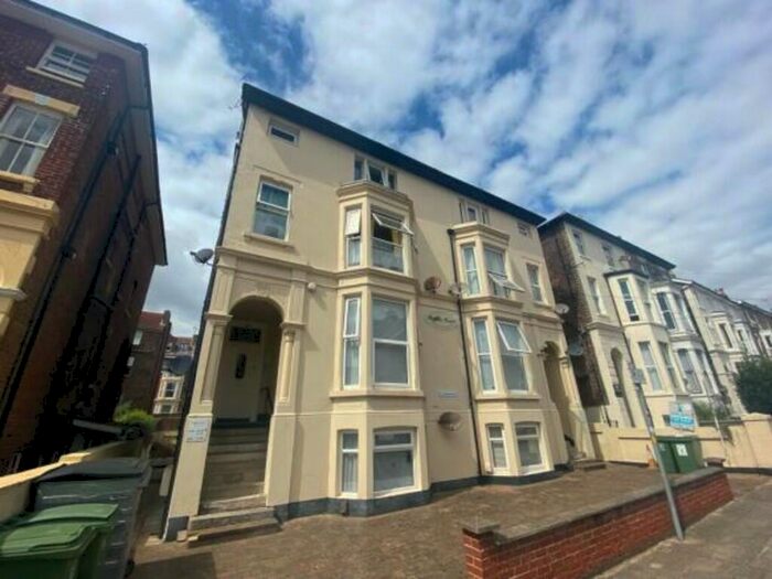 1 Bedroom Apartment To Rent In Elphinstone Road, PO5