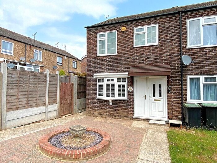 3 Bedroom End Of Terrace House For Sale In Apsledene, Gravesend, DA12