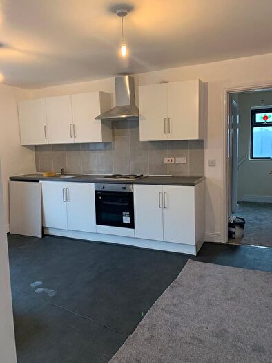 2 Bedroom Flat To Rent In White Abbey Road, Bradford, BD8