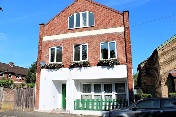 2 Bedroom Flat To Rent In Esther Road, Leytonstone, E11