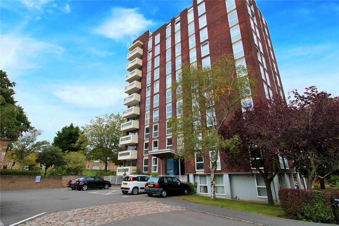 2 Bedroom Flat To Rent In Maybourne Grange, Turnpike Link, Park Hill, CR0