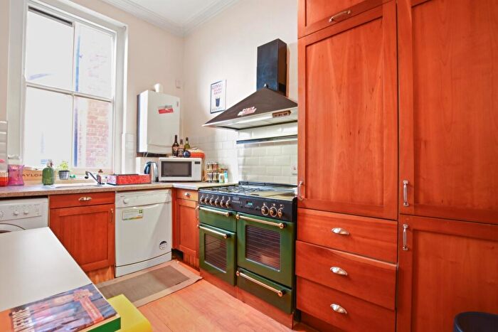 3 Bedroom Flat To Rent In Broadhurst Gardens, NW6