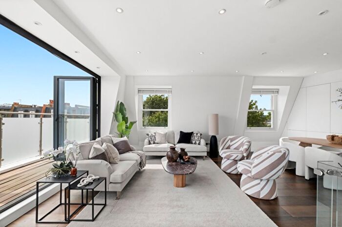 3 Bedroom Flat To Rent In Waldemar Avenue, Parsons Green, SW6