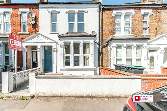4 Bedroom Terraced House To Rent In Hermitage Road, Manor House, Finsbury Park, London, N4