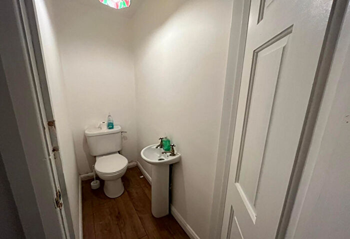 7 Bedroom Semi-Detached House To Rent In Highbury Close, New Malden, London, KT3
