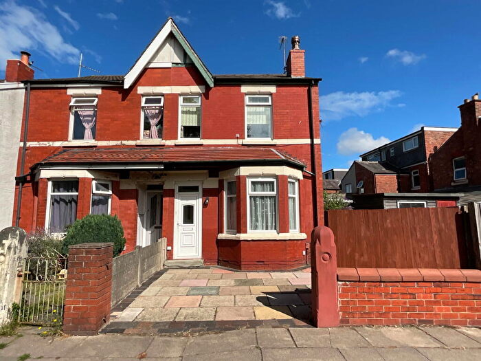 3 Bedroom Semi Detached House For Sale In Hawthorne Grove, Southport, PR9