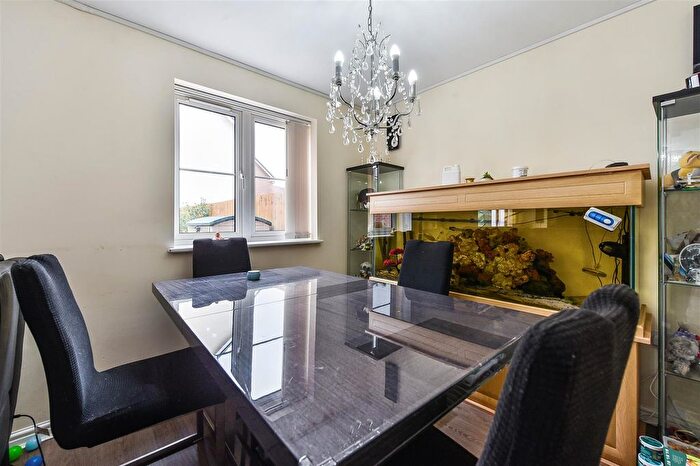 4 Bedroom Detached House For Sale In Saddle Way, Andover, SP11