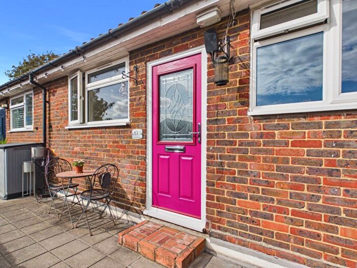 2 Bedroom Flat For Sale In Wheatsheaf Lane, Staines-Upon-Thames, Surrey, TW18