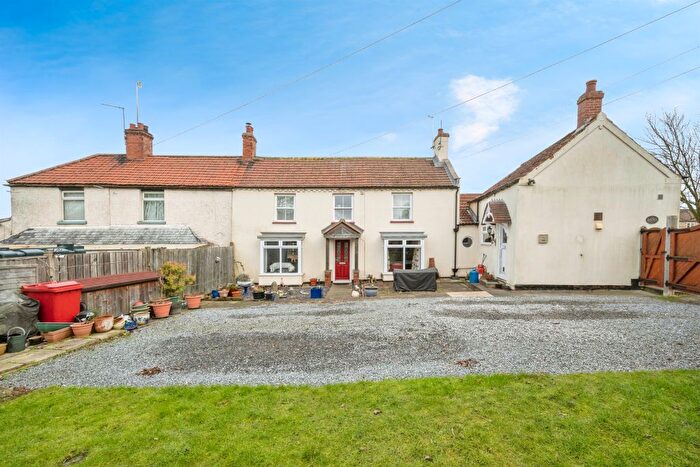 3 Bedroom Cottage For Sale In Island Road, Garthorpe, Scunthorpe, DN17