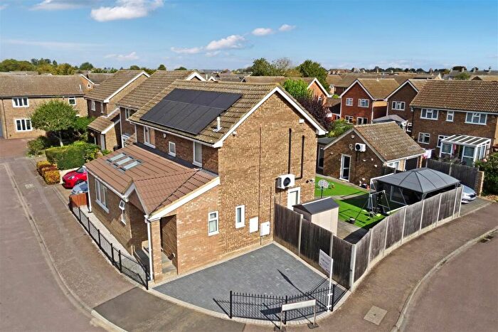 4 Bedroom Detached House For Sale In Kittiwake Close, Biggleswade, SG18