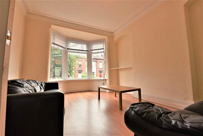 6 Bedroom House To Rent In Headingley Avenue, LS6